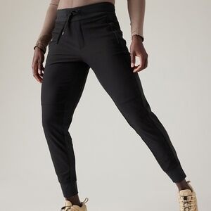 Athleta Headlands Hybrid Trek Jogger Black size 6.